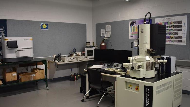 Some of the equipment available for students to use in one of the engineering lab rooms on campus at Penn State 杜波依斯